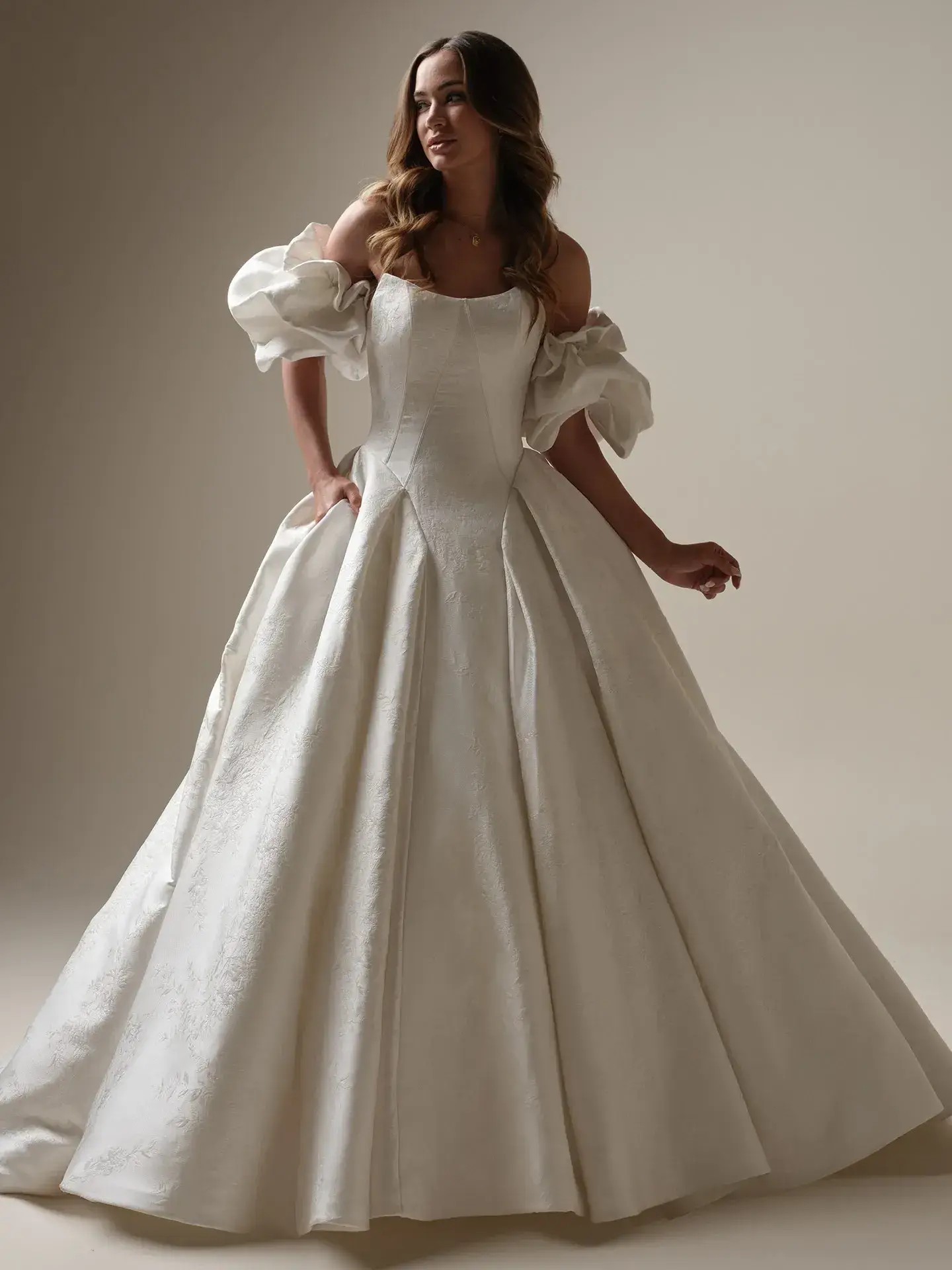 Tips for Balancing Tradition and Modernity in Your Bridal Look Image