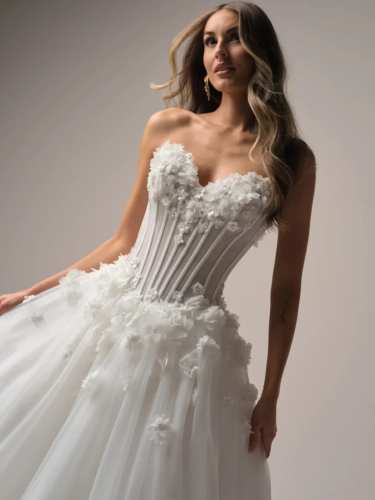 Timeless Dresses for Brides Who Want Elegance Without Trends Image
