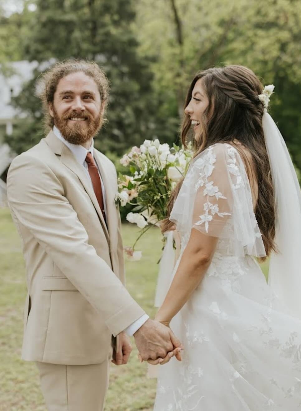 Сouple wearing a white gown and a white suit